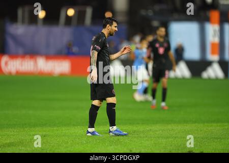 Inter Miami CF Mittelfeldspieler Lionel Messi #10 während der Aktion im Major League Soccer Match gegen den NYCFC im Citi Field in Corona, Queens, N.Y., Mittwoch, 24. September, 2025. (Foto: Gordon Donovan) Stockfoto