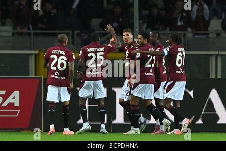 Cesare Casadei vom FC Torino feiert mit seinen Teamkollegen das Tor beim Coppa Italia Spiel zwischen Turin FC und Pisa SC am 13. September 2025 im Stadio Olimpico Grande Turin. (Foto: Chris Ricco) Stockfoto