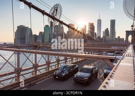 Brooklyn Bridge bei Sonnenuntergang in New York City Stockfoto