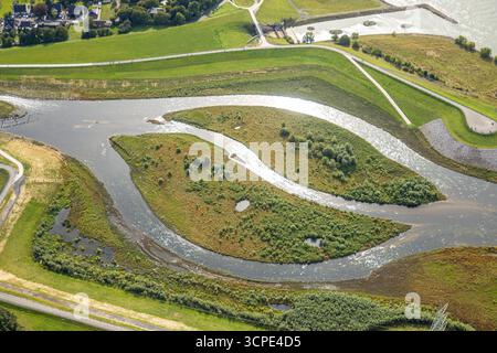 Luftbild, Emscherrenaturierung Fluss Emscher, neue Emschermündung Stadtgrenze Dinslaken/Voerde mit Emscherdelta und Fluss Rhein, Eppinghoven, Dinslaken, Ruhrgebiet, Nordrhein-Westfalen, Deutschland ACHTUNGxMINDESTHONORARx60xEURO *** Luftansicht, Emscher Renaturierung Emscher, neue Emscher Mündungsstadtgrenze Dinslaken Voerde mit Emscher-Delta und Rhein, Eppinghoven, Dinslaken, Ruhrgebiet, Nordrhein-Westfalen, Deutschland ATTENTIONxMINDESTHONORARx60xEURO Stockfoto