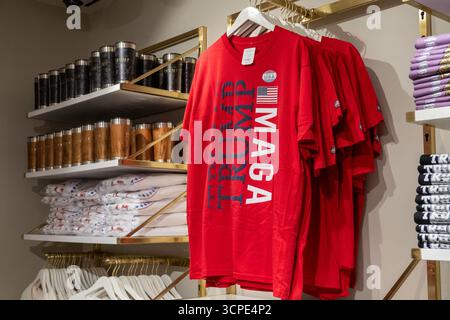 Der Trump Store im Trump Tower an der Fifth Avenue verkauft Markenartikel und Souvenirs für den 45./47. POTUS, New York City, USA 2025 Stockfoto