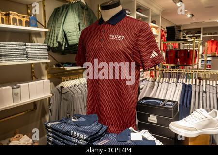 Der Trump Store im Trump Tower an der Fifth Avenue verkauft Markenartikel und Souvenirs für den 45./47. POTUS, New York City, USA 2025 Stockfoto
