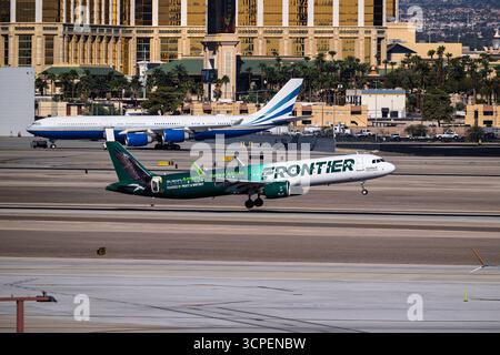Flughafen Harry Reid 8-31-2025 Las Vegas NV USA Frontier Airlines Airbus A321neo N603FR Abfahrt von Landebahn 1R am Harry Reid International Airport Stockfoto