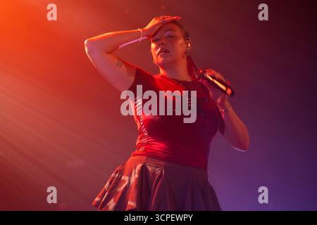 London, Großbritannien. September 2025. Caity Baser tritt während eines Konzerts im KOKO auf der Bühne auf. Quelle: SOPA Images Limited/Alamy Live News Stockfoto