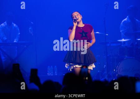 London, Großbritannien. September 2025. Caity Baser tritt während eines Konzerts im KOKO auf der Bühne auf. Quelle: SOPA Images Limited/Alamy Live News Stockfoto