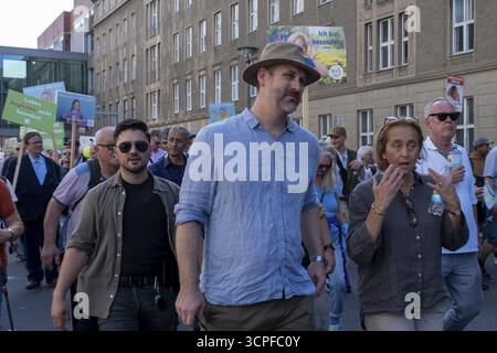 Deutschland, Berlin, 20.09.2025, Anti-Abtreibung-Aktivisten demonstrieren in Berlin, initiiert vom Bundesverband Lebensrecht, rechts: Beatrix von Stor Stockfoto