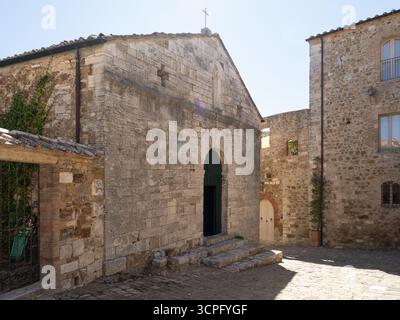 San Biagio a Vignoni, romanische Kirche in Vignoni a San Quirico d’Orcia in der Provinz Siena, Italien Stockfoto