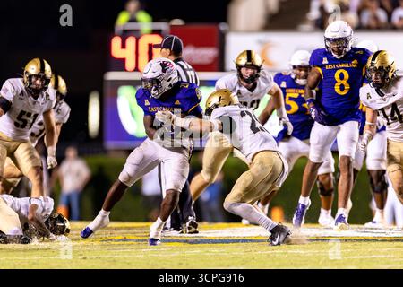 Greenville, North Carolina, USA. September 2025. East Carolina Pirates laufen zurück MARLON GUNN JR. (21) spielt den Ball während des American Athletic Conference (AAC) Fußballspiels zwischen den Army Black Knights und East Carolina University (ECU) Pirates am 25. September 2025 im Dowdy-Ficklen Stadium in Greenville, NC. ECU besiegte Armee 28 - 6. (Kreditbild: © Israel Anta via ZUMA Press Wire) NUR REDAKTIONELLE VERWENDUNG! Nicht für kommerzielle ZWECKE! Stockfoto