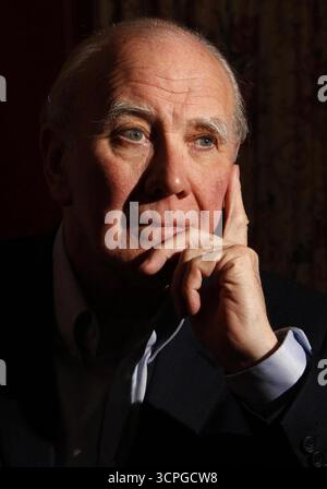 Aktenfoto von Sir Menzies Campbell vom 10/07 in seinem Haus in Edinburgh. Lord Ming Campbell, ehemaliger Führer der Liberaldemokraten, sei im Alter von 84 Jahren gestorben, sagte die Partei. Ausgabedatum: Freitag, 26. September 2025. Stockfoto