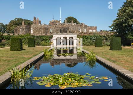 England, Kent, Summerstrand, Walmer Castle, das Königin Mutter Garten Stockfoto