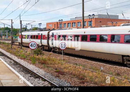 LNER-Klasse 800 Azuma-Zug, Abfahrt vom Bahnhof York Stockfoto