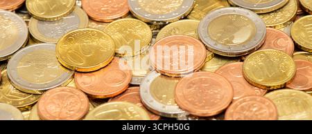Euro Währung Eurowährung mit Euromünzen im Detail *** Euro-Währung Euro-Währung mit Euro-Münzen im Detail Stockfoto