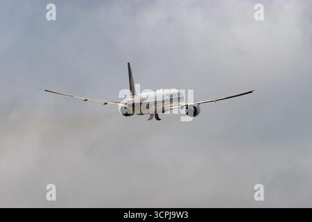 Zürich, Schweiz, 23. Januar 2025 9V-SWT Singapore Airlines Boeing 777-312ER startet von Start- und Landebahn 32 Stockfoto