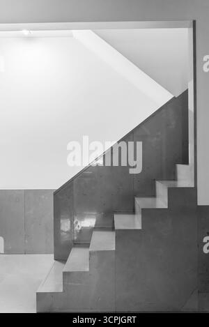 Porto, Portugal - 10. Juli 2025: Innenräume des Campus-Gebäudes der Architekturuniversität Porto Stockfoto