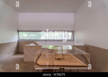 Porto, Portugal - 10. Juli 2025: Innenräume des Campus-Gebäudes der Architekturuniversität Porto Stockfoto