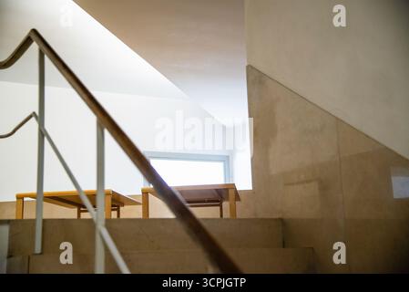 Porto, Portugal - 10. Juli 2025: Innenräume des Campus-Gebäudes der Architekturuniversität Porto Stockfoto