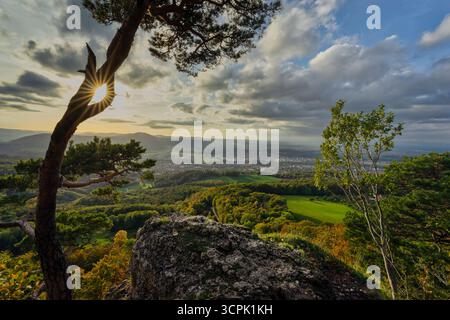 Schweiz, Gempen SO, Schartenflue, abendliche Atmosphäre, Slackliner, Schwarzbubenland, Solothurn, Gempen Stockfoto