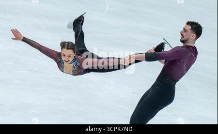 Oberstdorf, Deutschland. September 2025. Eiskunstlauf: Challenger Series - Nebelhorn Trophy, Annika Hocke und Robert Kunkel aus Deutschland während ihrer Freilauf in Paaren. Quelle: Peter Kneffel/dpa/Alamy Live News Stockfoto
