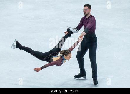 Oberstdorf, Deutschland. September 2025. Eiskunstlauf: Challenger Series - Nebelhorn Trophy, Annika Hocke und Robert Kunkel aus Deutschland während ihrer Freilauf in Paaren. Quelle: Peter Kneffel/dpa/Alamy Live News Stockfoto
