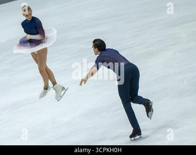 Oberstdorf, Deutschland. September 2025. Eiskunstlauf: Challenger Series - Nebelhorn Trophy, Minerva Fabienne Hase und Nikita Volodin aus Deutschland während ihrer Freilauf in Paaren. Quelle: Peter Kneffel/dpa/Alamy Live News Stockfoto