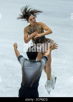 Oberstdorf, Deutschland. September 2025. Eiskunstlauf: Challenger Series - Nebelhorn Trophy, Riku Miura und Ryuichi Kihara aus Japan während ihrer Freilauf in Paaren. Quelle: Peter Kneffel/dpa/Alamy Live News Stockfoto