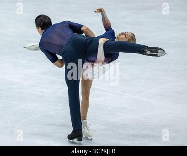 Oberstdorf, Deutschland. September 2025. Eiskunstlauf: Challenger Series - Nebelhorn Trophy, Minerva Fabienne Hase und Nikita Volodin aus Deutschland während ihrer Freilauf in Paaren. Quelle: Peter Kneffel/dpa/Alamy Live News Stockfoto