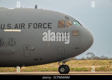 Ein USAF C-17 Globemaster III Flugzeug des 97th Air Mobility Wing von der Altus Air Force Base während der Marine Corps Air Station Miramar Air Show 2025 in San Diego, Kalifornien. Justin Fine/CSM (Credit Image: © Justin Fine/Cal Sport Media) Stockfoto