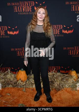 Los Angeles, USA. September 2025. Cassandra Peterson kam am 26. September 2025 im Griffith Park im Los Angeles Haunted Hayride an, © LISA OConnor/AFF-USA.com Credit: AFF/Alamy Live News Stockfoto