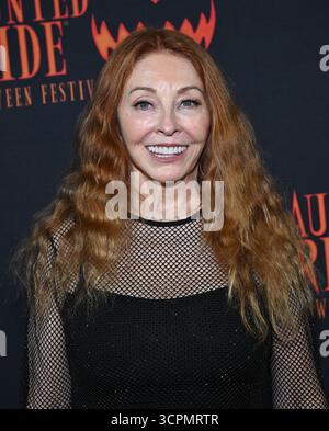 Los Angeles, USA. September 2025. Cassandra Peterson kam am 26. September 2025 im Griffith Park im Los Angeles Haunted Hayride an, © LISA OConnor/AFF-USA.com Credit: AFF/Alamy Live News Stockfoto