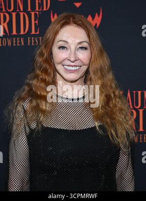 Los Angeles, USA. September 2025. Cassandra Peterson kam am 26. September 2025 im Griffith Park im Los Angeles Haunted Hayride an, © LISA OConnor/AFF-USA.com Credit: AFF/Alamy Live News Stockfoto