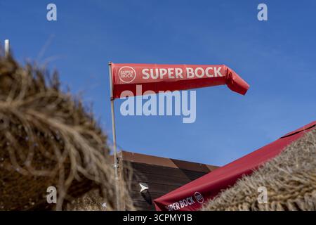 Bar am Strand Praia do Amado in der Nähe von Carrapateira, beliebt bei Surfern, Surfern, felsigen Küsten und Klippen im Südwesten der Algarve, Portugal Stockfoto