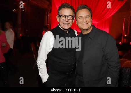 ÜBER DICH Fashion Ball in Hamburg Frank Mutters, Guido Maria Kretschmer, über dich, Schmidts Tivoli Hamburg, 26.09.2025 *** ÜBER DICH Fashion Ball in Hamburg Frank Mutters, Guido Maria Kretschmer, über dich, Schmidts Tivoli Hamburg, 26 09 2025 Copyright: XEventpressxBecherx Stockfoto