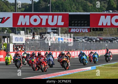 Motegi, Japon. September 2025. Sprint-Rennen für den MotoGP Motul Grand Prix von Japan auf dem Motegi Circuit. Japon, 27. September 2025 im Bild: Start des Rennens Carrera al Sprint del Gran Premio Motul de MotoGP de Japon en el Circuito de Motegi, Japon, 27 de Septiembre de 2025 POOL/ MotoGP.com/Cordon Pressebilder sind nur für redaktionelle Zwecke bestimmt. Obligatorischer Vermerk: © MotoGP.com Credit: CORDON PRESS/Alamy Live News Stockfoto