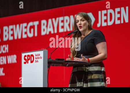 Landshut, Deutschland. September 2025. Ronja Endres, Landesvorsitzende der Bayerischen SPD, spricht auf der Landesparteikonferenz der SPD in Bayern. Quelle: Armin Weigel/dpa/Alamy Live News Stockfoto