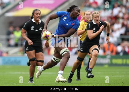 LONDON, Großbritannien – 27. September 2025: Madoussou Fall Raclot von Frankreich im Spiel beim Bronze-Finale der Frauen-Rugby-Weltmeisterschaft zwischen Neuseeland und Frankreich im Twickenham Stadium (Quelle: Craig Mercer/ Alamy Live News) Stockfoto