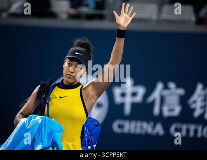 Peking, China. September 2025. Osaka Naomi reagierte nach dem Spiel der Frauen in der zweiten Runde zwischen Osaka Naomi aus Japan und Aliaksandra Sasnovich aus Weißrussland beim Tennis-Turnier der China Open 2025 in Peking, China, 27. September 2025. Quelle: Hu Jingwen/Xinhua/Alamy Live News Stockfoto