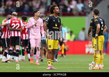 London, England, Großbritannien. September 2025. Manchester United Stürmer Joshua Zirkzee (11) sieht während des Spiels Brentford FC gegen Manchester United Premier League am 27. September 2025 im Gtech Community Stadium, London, England, Großbritannien zu Vollzeit niedergeschlagen aus. Credit: Sally Rawlins/Every Second Media Credit: Every Second Media/Alamy Live News Stockfoto