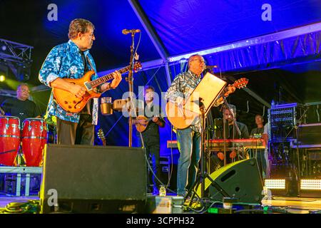 Sängerin Rui Veloso und Dani Silva mit ihrer Band traten bei der Lusofonia Show auf, die im Stadtgarten von Oeiras, Portugal, stattfand. Stockfoto