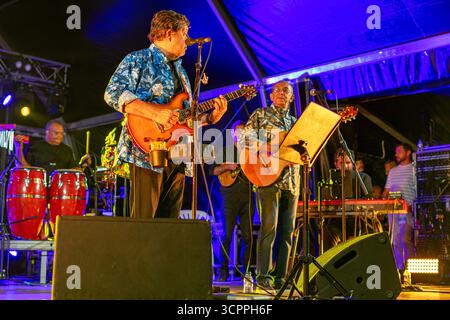 Sängerin Rui Veloso und Dani Silva mit ihrer Band traten bei der Lusofonia Show auf, die im Stadtgarten von Oeiras, Portugal, stattfand. Stockfoto