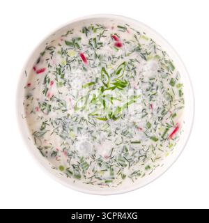Isolierte Schüssel mit traditioneller kalter Okroshka-Suppe Stockfoto