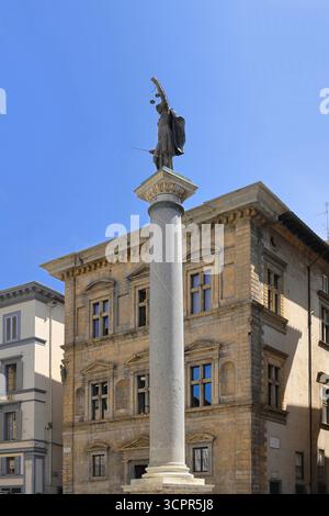 357 monolithische Justizsäule aus Granit, die 1565 im Zentrum des Trinita Square mit einem Gewicht von ca. 50 Tonnen aufgestellt wurde, die Justizstatue von 1581. Florenz-Toskana. Stockfoto