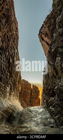 Vertikales Panorama Des Fensters Im Big Bend National Park Stockfoto