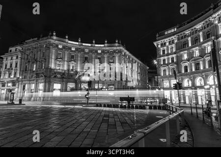 Mailand, Italien - 1. April 2022: Historischer Domplatz, Piazza del Duomo im Zentrum von Mailand, Lombardei, Italien. Stockfoto