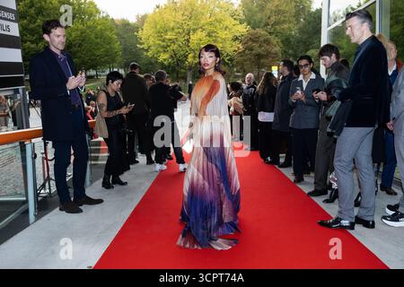 ROTTERDAM – Influencer Nyane spazierte während der Eröffnung der Ausstellung Sculpting the Senses in der Kunsthal auf dem roten Teppich von Iris van Herpen. Im Rotterdamer Museum sind über hundert Stücke des Modedesigners ausgestellt. ANP LAURENS VAN PUTTEN niederlande aus - belgien aus Stockfoto