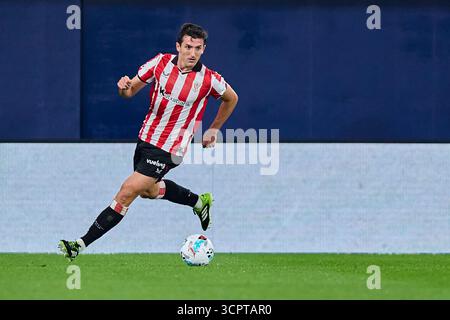 Villarreal, Spanien. September 2025. VILLARREAL, SPANIEN - 27. SEPTEMBER: Dani Vivian vom Athletic Club de Bilbao im LaLiga EA Sports Match zwischen Villarreal CF und Athletic Club Bilbao am 27. September 2025 im La Ceramica Stadion in Villarreal, Spanien. (Foto von Jose Torres/Photo Players Images/Magara Press) Credit: Magara Press SL/Alamy Live News Stockfoto