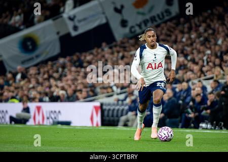 London, Großbritannien. September 2025. London, England, 27. September 2025: Wilson Odobert (28 Tottenham Hotspur) im Tottenham Hotspur Stadium in London. (Foto: Pedro Porru/Sports Press Photo/SPP) Credit: SPP Sport Press Photo. /Alamy Live News Stockfoto