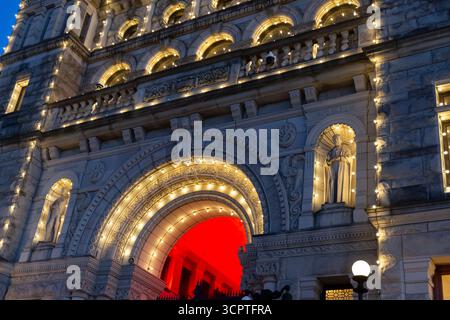 Fassadendetail der Legislative Assembly of British Columbia bei Sonnenuntergang in Victoria, British Columbia, Kanada. Stockfoto