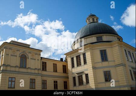 Blick auf das Schloss Drottningholm ist einer der königlichen Paläste und gehört zum UNESCO-Weltkulturerbe. Stockholm 25. August 2025 Schweden mit: Blick auf den Drottningholm Palast ist einer der königlichen Paläste und gehört zur UNESCO-Liste des Weltkulturerbes. Stockholm 25. August 2025 Schweden Wo: Stockholm, Schweden Wann: 25. August 2025 Credit: Oscar Gonzalez/WENN Stockfoto