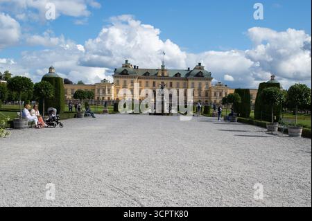 Blick auf das Schloss Drottningholm ist einer der königlichen Paläste und gehört zum UNESCO-Weltkulturerbe. Stockholm 25. August 2025 Schweden mit: Blick auf den Drottningholm Palast ist einer der königlichen Paläste und gehört zur UNESCO-Liste des Weltkulturerbes. Stockholm 25. August 2025 Schweden Wo: Stockholm, Schweden Wann: 25. August 2025 Credit: Oscar Gonzalez/WENN Stockfoto