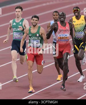 Djamel Sedjati aus Algerien und Marco AROP aus Kanada traten im 800-m-Finale der Männer bei den Leichtathletik-Weltmeisterschaften Tokio 2025 im National Stadi an Stockfoto